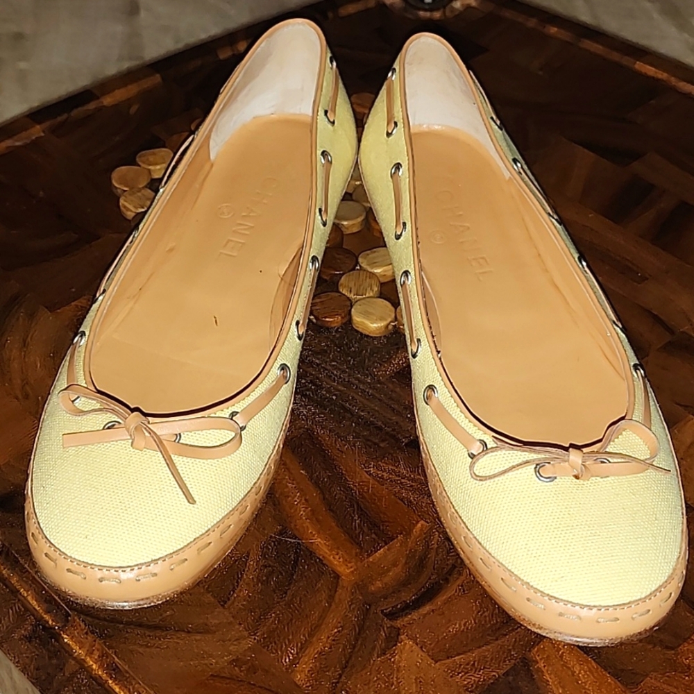 CHANEL Canvas Flats w/ Leather Trim EU 40.5 NWOT